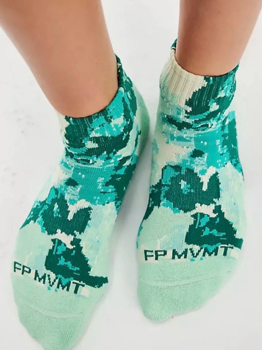 NWT Free People Movement Point of Print Quarter Crew Socks in Green Camo
